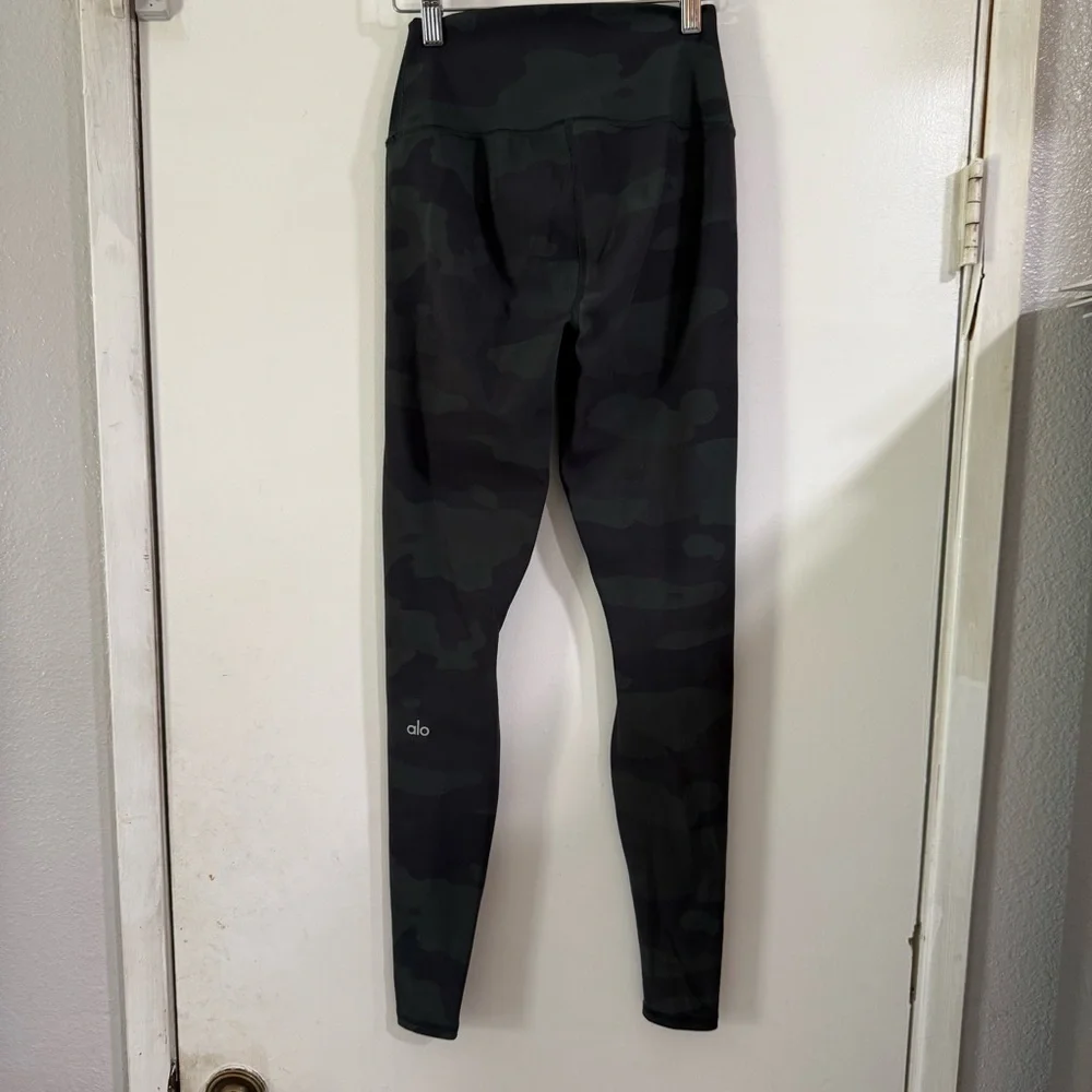 AloCamo High-Waisted Leggings
